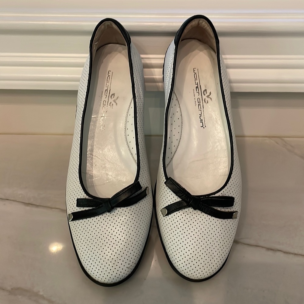 Walter Genuine white & black trim golf shoes, size 7.5